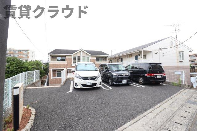 スターレジデンスⅡの駐車場|車をお持ちの方に嬉しい駐車場付きの物件です