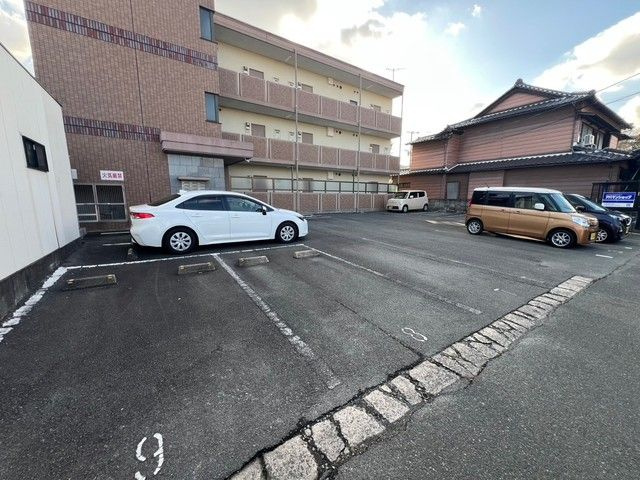 ア・ルーラ東合川の駐車場