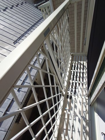 川崎市多摩区中野島６丁目のアパートのバルコニー