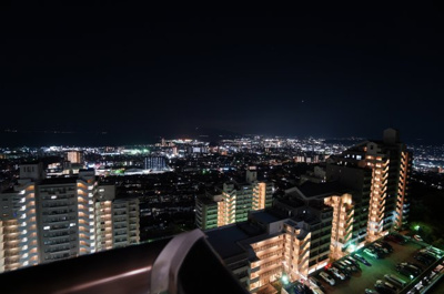 【展望】 | 【上質リノベ】井口台パークヒルズ参番館 | 【Night View】
宝石箱を引っくり返してみました！
しかし凄いですね。広島の中心を一望できるパノラマ夜景には
言葉は要らないかもしれません。
時期によっては、サンセット夜景も見れるかも。