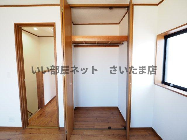 令和5年6月２階北側６帖の洋室です。内装（クロス・床）を張替・重張り。