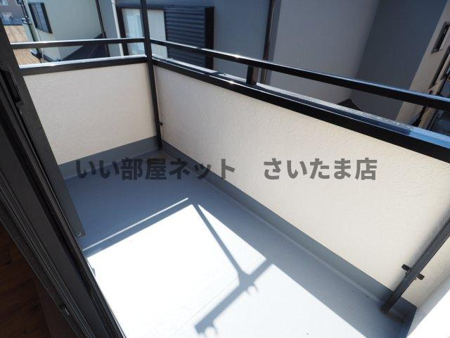 令和5年6月　バルコニーの防水処理を実施。
