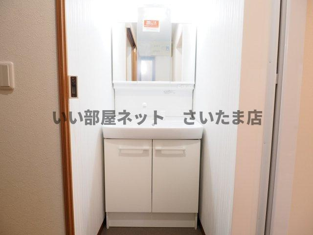 令和5年6月洗髪洗面台を新品に交換。三面鏡タイプです。