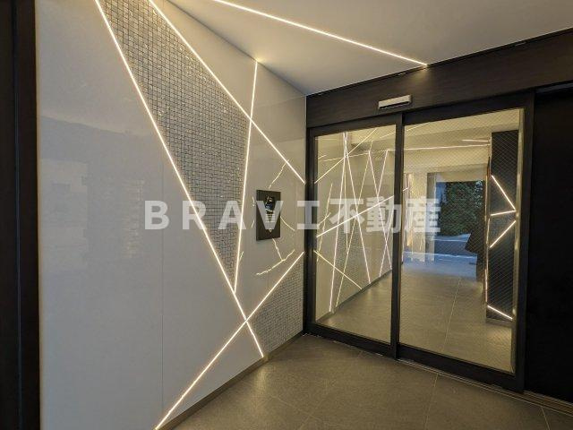 BRAVE常盤町Ⅱ　BRAVI不動産のエントランス