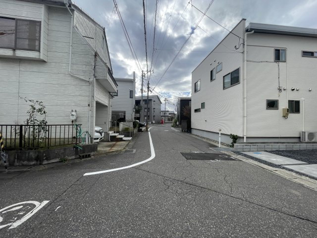 リーブルガーデン　東区中木戸第1　全2棟の前面道路含む現地写真