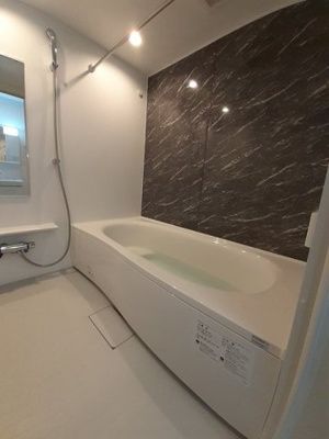 【浴室】 | メゾン・ラ・コリーヌ | 落ち着いた空間のお風呂です