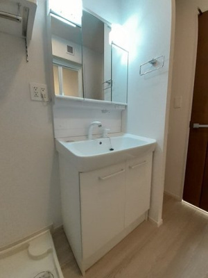 【洗面所】 | メゾン・ラ・コリーヌ | スペースが確保できる洗面所です