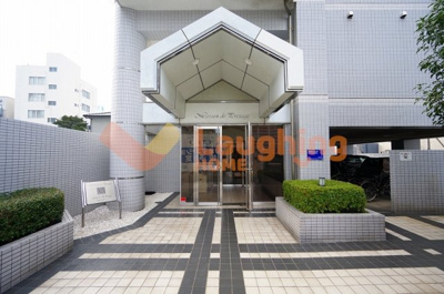 【エントランス】 | メゾンド・プレサージュ | 清潔なエントランスです