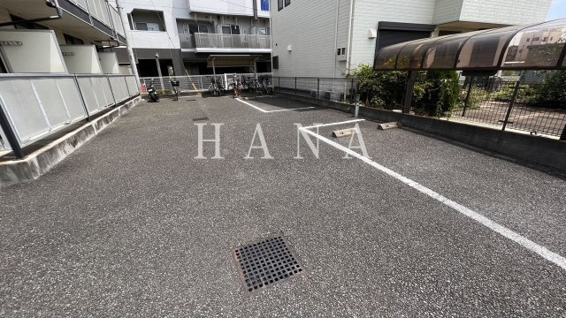 エクシードの駐車場