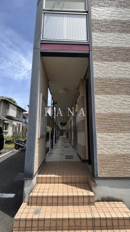 箱根ヶ崎新宿坂のエントランス
