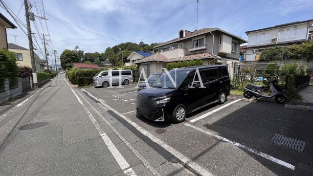 箱根ヶ崎新宿坂の駐車場