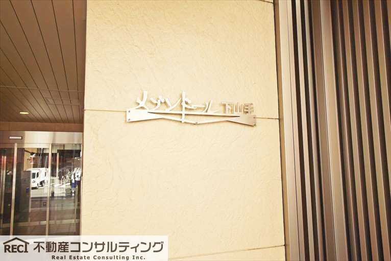 メゾンドール下山手のエントランス