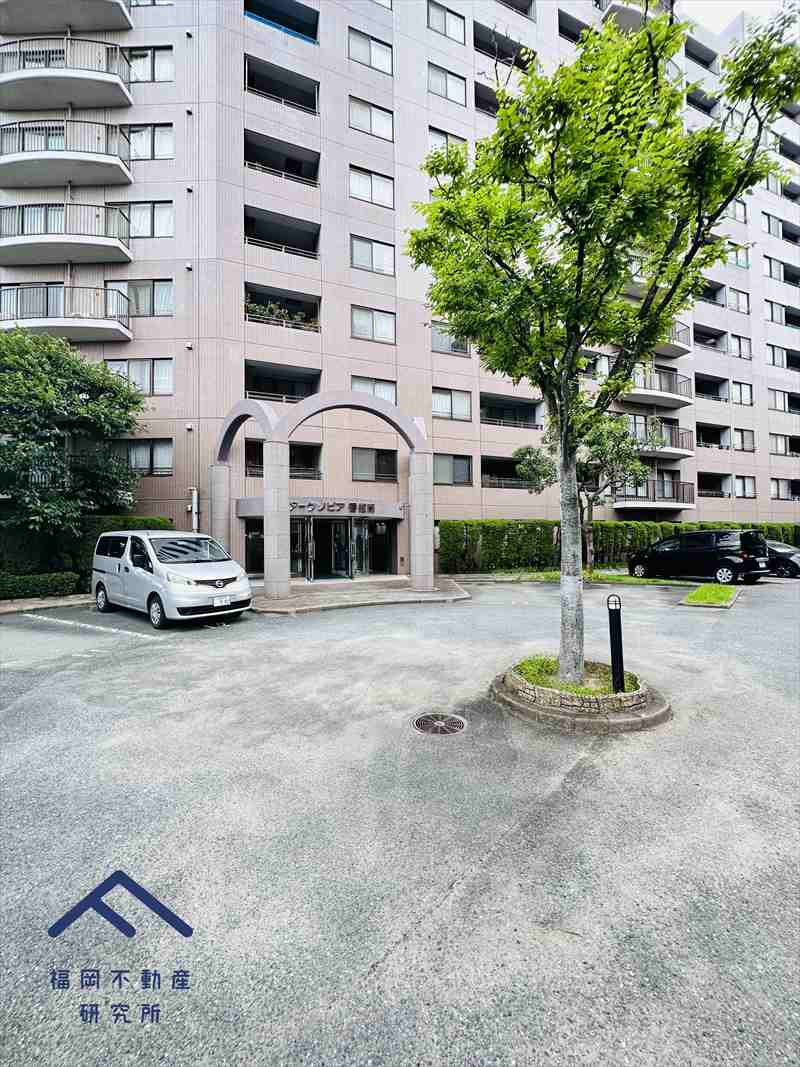 アークソピア香椎南A棟の駐車場
