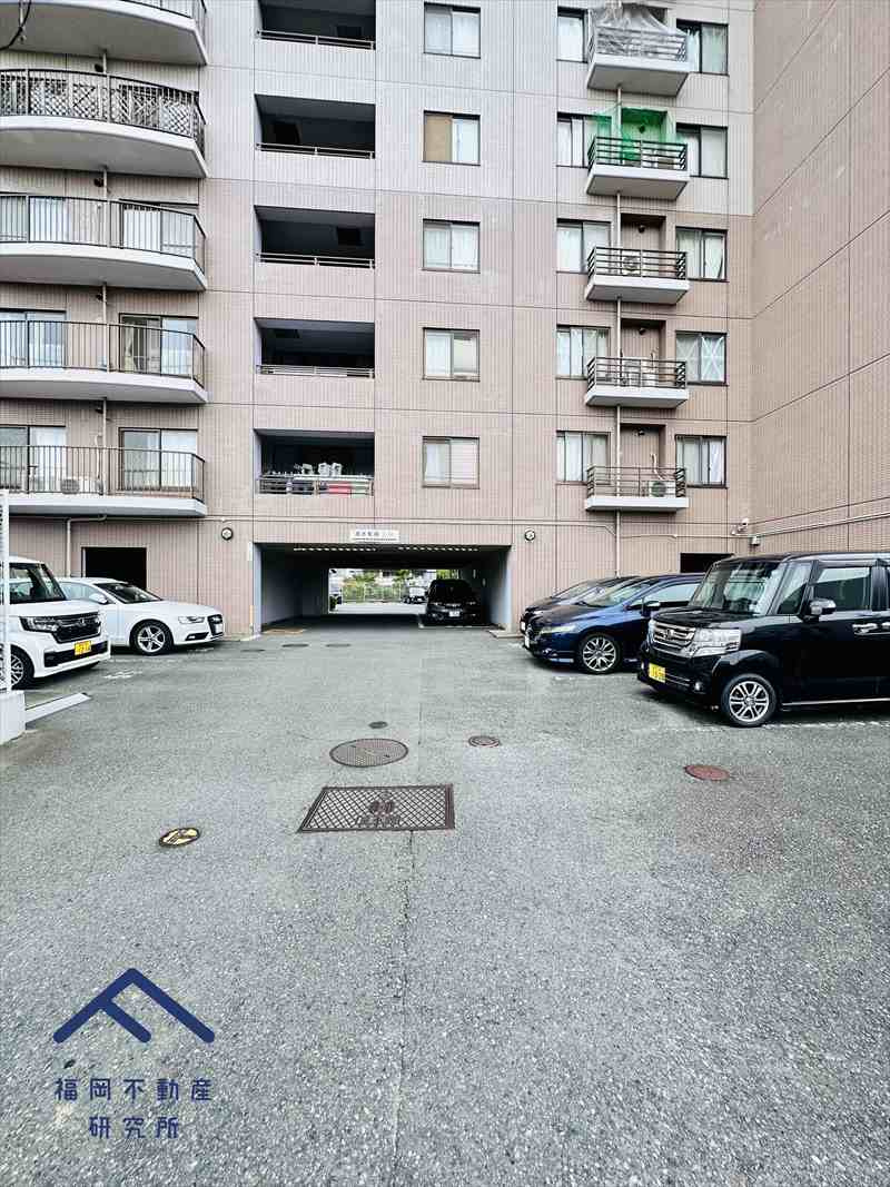 アークソピア香椎南A棟の駐車場