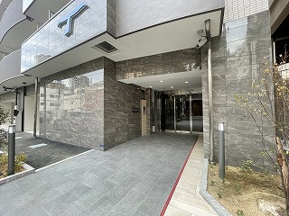 セレニテ本町東リアンのエントランス