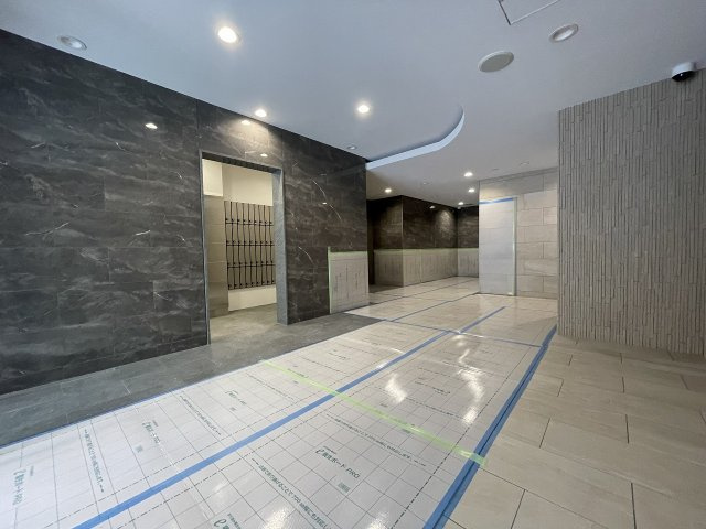 セレニテ本町東リアンのロビー