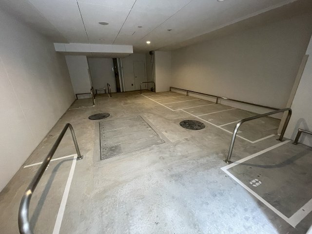 セレニテ本町東リアンの駐車場