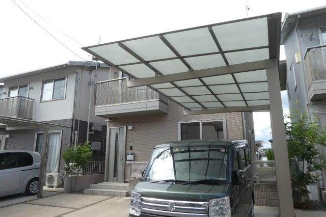倉敷市中島の一戸建ての駐車場|屋根付き駐車場
