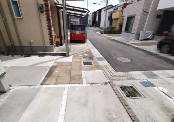 河内長野市喜多町の中古一戸建の前面道路含む現地写真