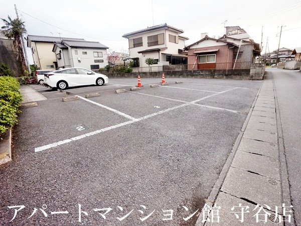 レオパレス夢の駐車場