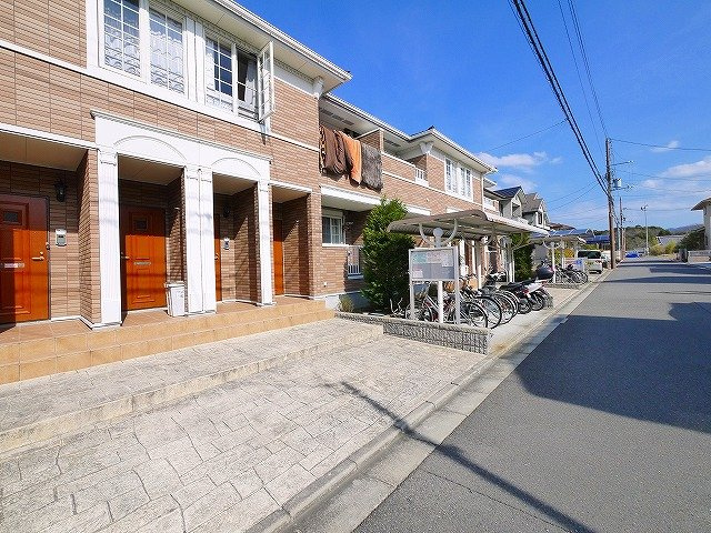 グランツⅠ（州見台）のエントランス|出入りのしやすいエントランス