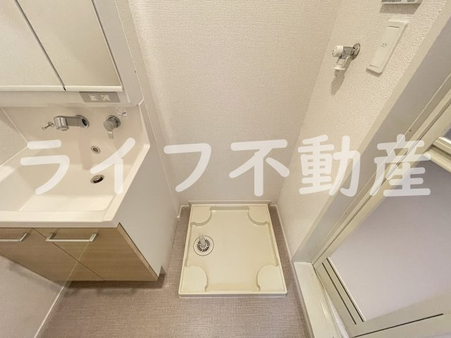 カーサ・オストロの洗面所|明るい洗面所です