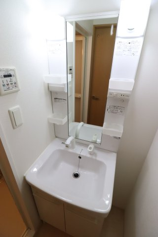 【独立洗面台】 | パークフラッツ尼崎 | 独立洗面台あり、毎朝おしゃれに忙しい女性の方におすすめです