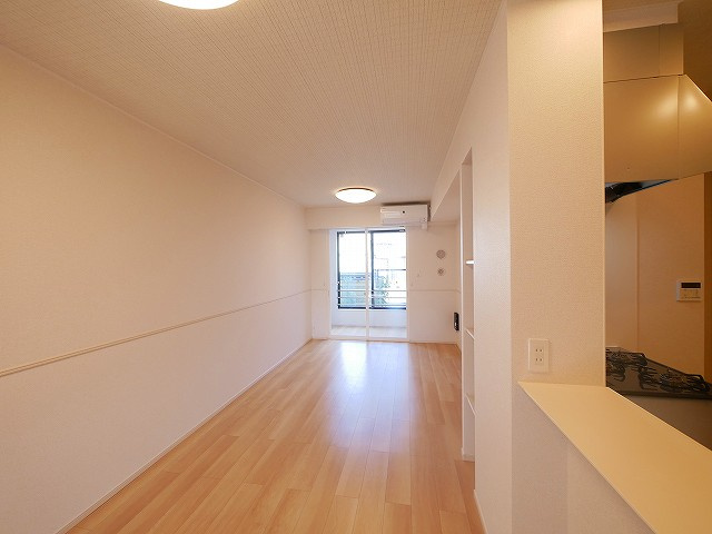 アヴニールの居間・リビング|こちらの居間で趣味の時間をお楽しみください