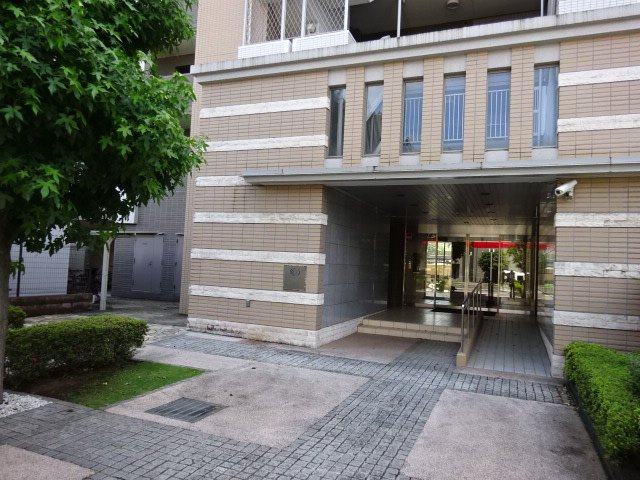 ライオンズステーションプラザ津田沼のエントランス|お洒落な佇まい