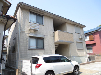 １フロア２世帯で全室角部屋です