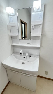 【独立洗面台】 | 武部町　駅裏　中古住宅 | 新品交換しました