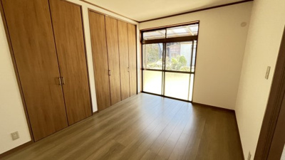 【洋室】 | 武部町　駅裏　中古住宅 | リビング横の洋室