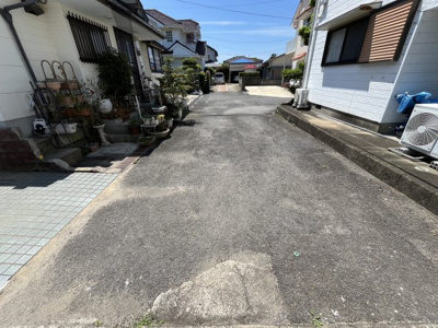 【前面道路含む現地写真】 | 武部町　駅裏　中古住宅 | 土地からみた前面道路