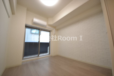 【居間・リビング】 | プレサンス大手前ピリオド | こちらの居間で趣味の時間をお楽しみください