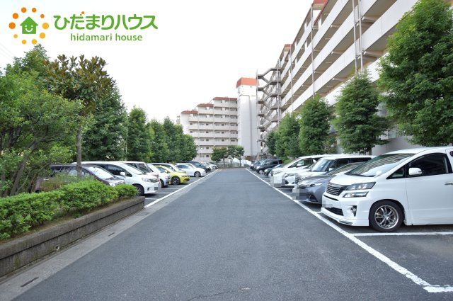 蓮田市馬込6丁目　中古マンション　蓮田ビューパレーA棟の駐車場