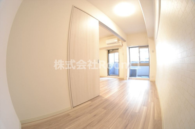 【居間・リビング】 | プレサンス心斎橋ニスト | ゆったり過ごせる居間です