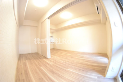 【洋室】 | プレサンス心斎橋ニスト | 個人の部屋や寝室として使える洋室です