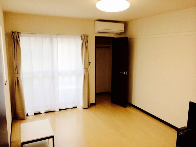 レオネクスト国府宮の寝室|8.1帖洋室