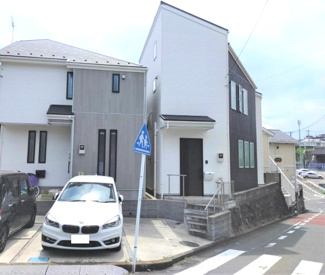 【外観】 | 2台駐車できます（車種によります）