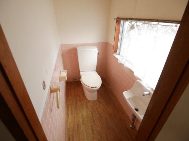 桜畠4丁目　中古住宅のトイレ