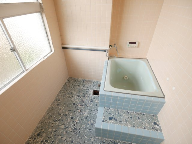 桜畠4丁目　中古住宅の浴室
