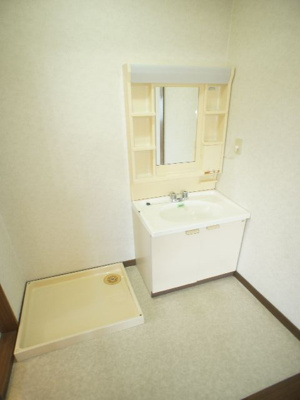【洗面所】 | モミヤマハイツ | 洗面化粧台と洗濯機置き場があります♪