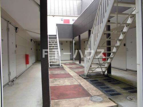 アルカンシェル薬園台のロビー