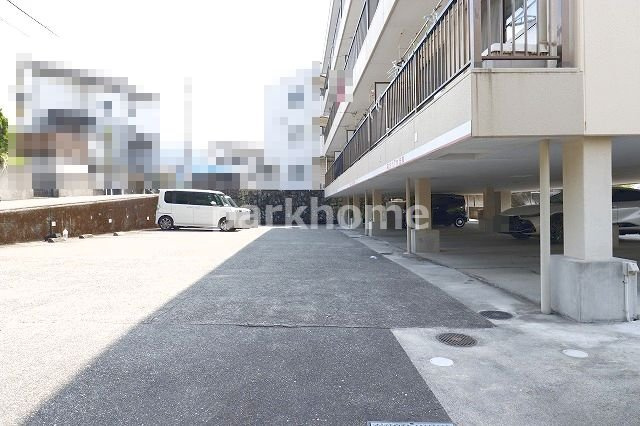 ハイツMINTの駐車場|車をお持ちの方に嬉しい駐車場付きの物件です