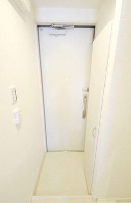 【玄関】 | リブリ・ラヴィータ | 収納もある玄関です