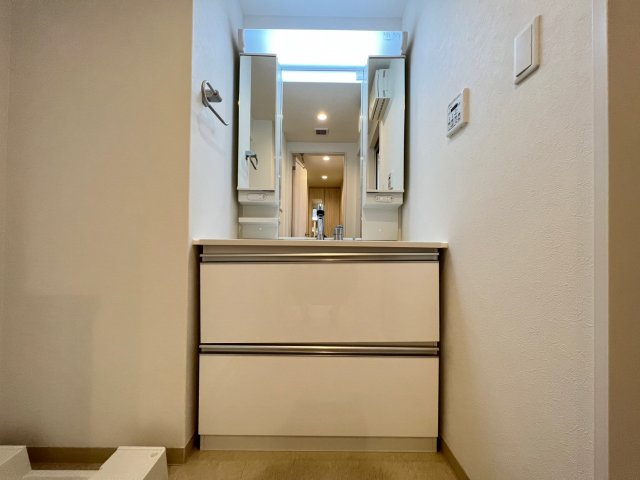 ラクラス本町東の独立洗面台
