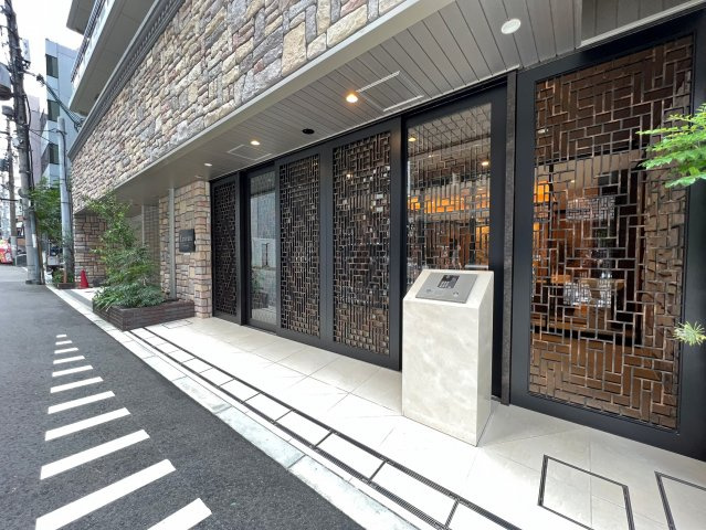 ラクラス本町東のエントランス