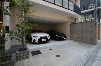 【駐車場】