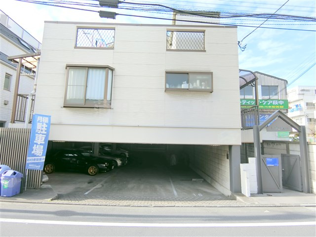 レゾン萩中の外観|1993年11月築　一部鉄骨の木造地上4階建て1R～2LDK総戸数9戸の人気賃貸アパート　京急空港線糀谷駅最寄りの東京都大田区萩中1丁目　オートロック付！敷地内駐車場バイク置き場駐輪場