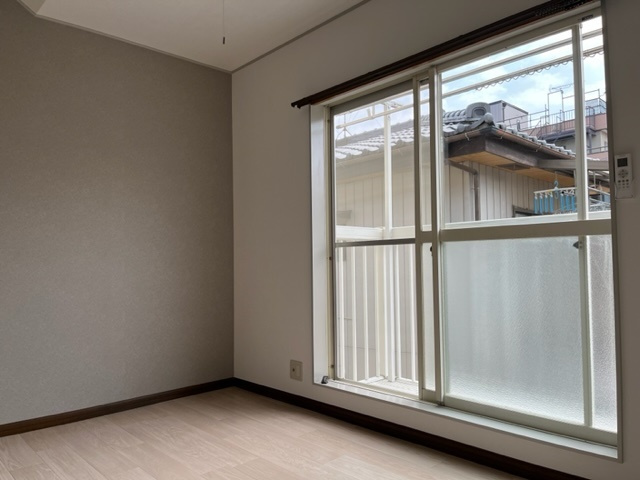 春日部市中央１丁目のアパートの居間・リビング